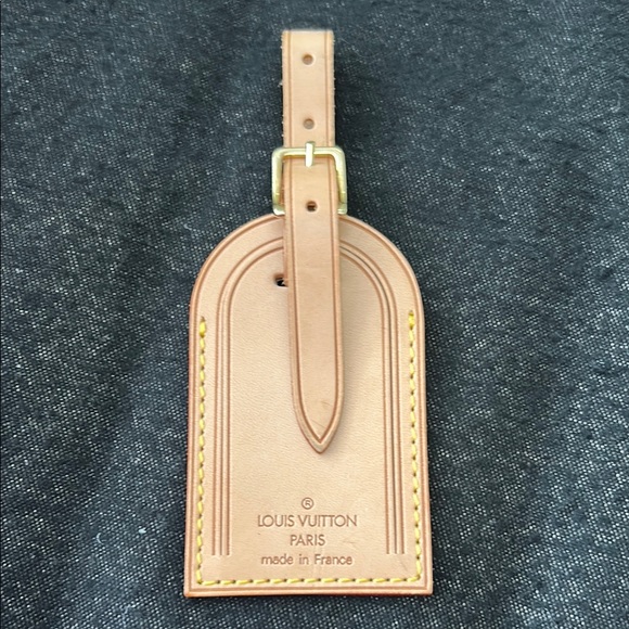 Louis Vuitton Brown Leather Luggage Tag with Gold Buckle and a box - Picture 1 of 2